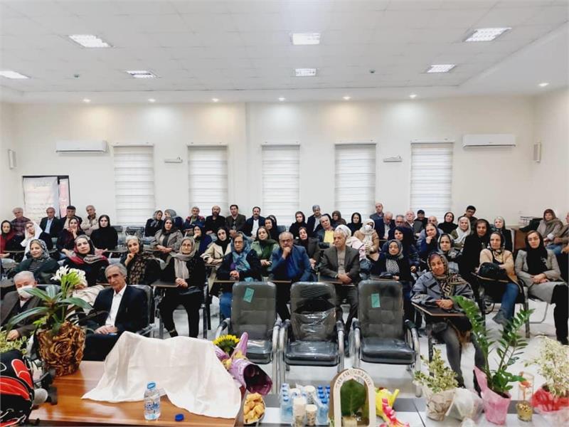 خانه امید بروجرد میزبان محفل ادبی بازنشستگان و رونمایی از آثار تازه شاعر پیشکسوت