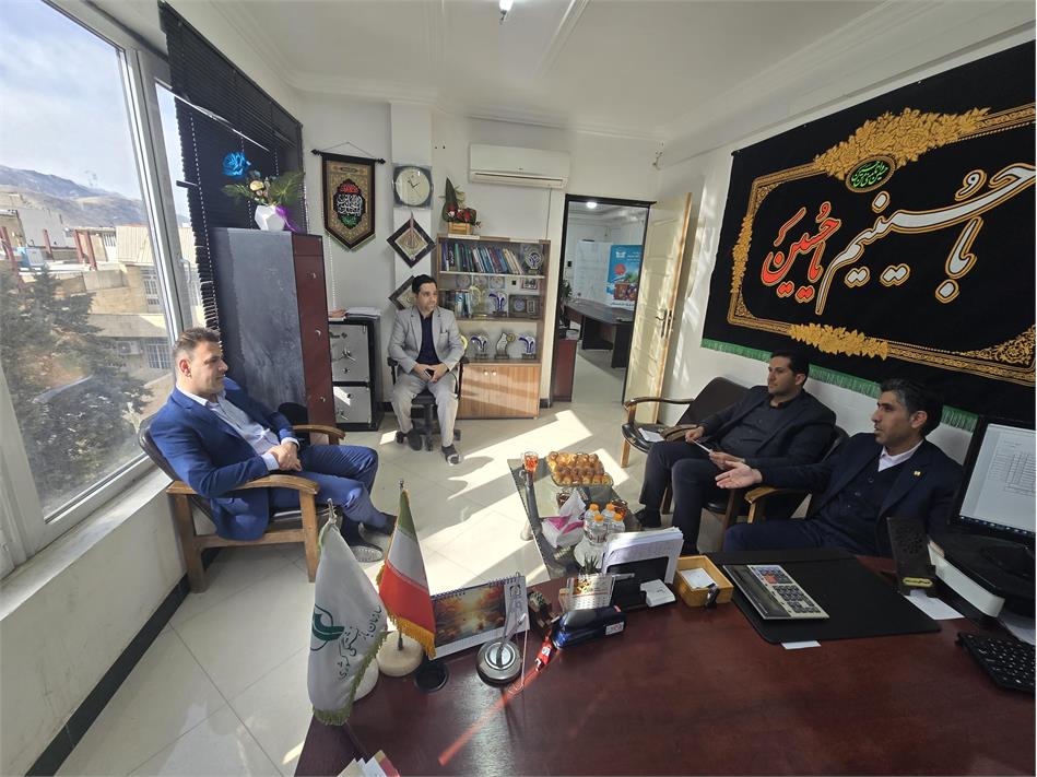 در دیدار مدیر شعب بانک صادرات استان لرستان ، با مدیر صندوق بازنشستگی کشوری لرستان.