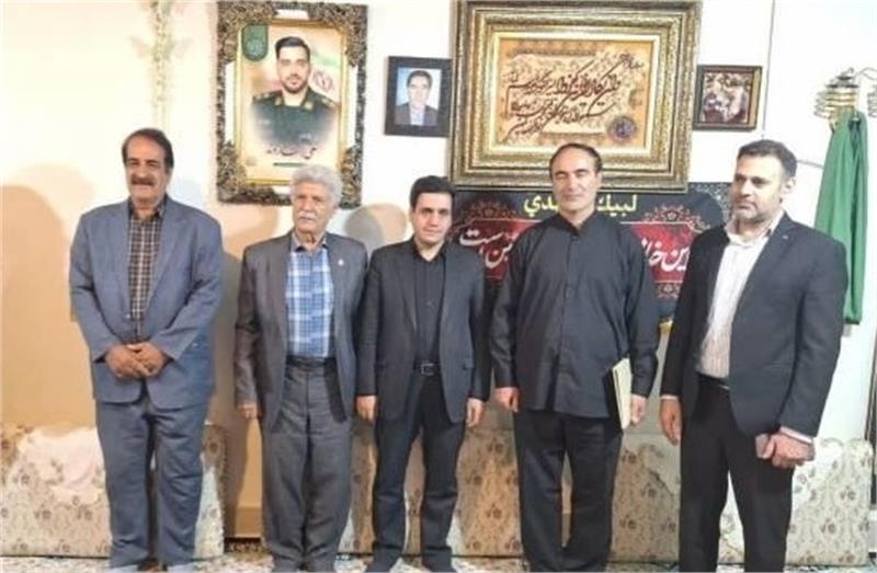 تکریم منزلت بازنشستگان و پاسداشت مقام شامخ شهدا در خرم‌آباد