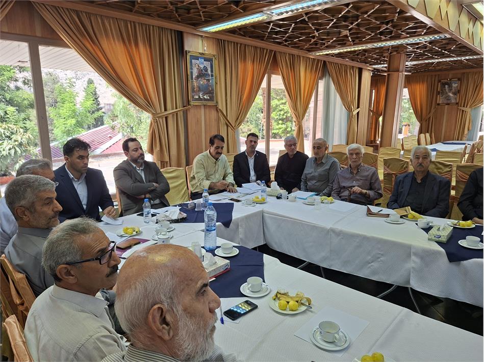 بررسی مطالبات بازنشستگان در نشست مجمع کانون‌های بازنشستگی لرستان