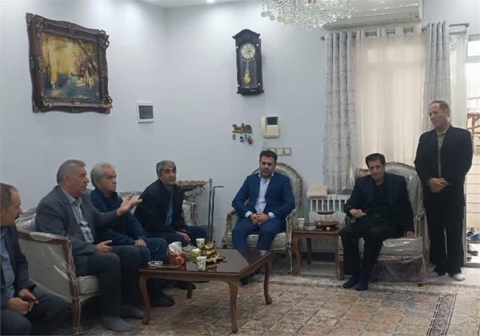دیدار مدیر صندوق بازنشستگی لرستان با خانواده مرحوم تیموری